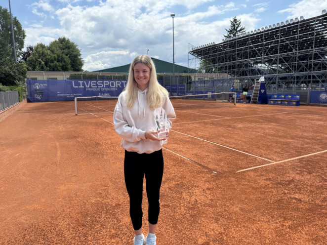 Z tenisových dvorců do kavárny. Co vedlo juniorskou grandslamovou šampionku k pauze od bílého sportu?